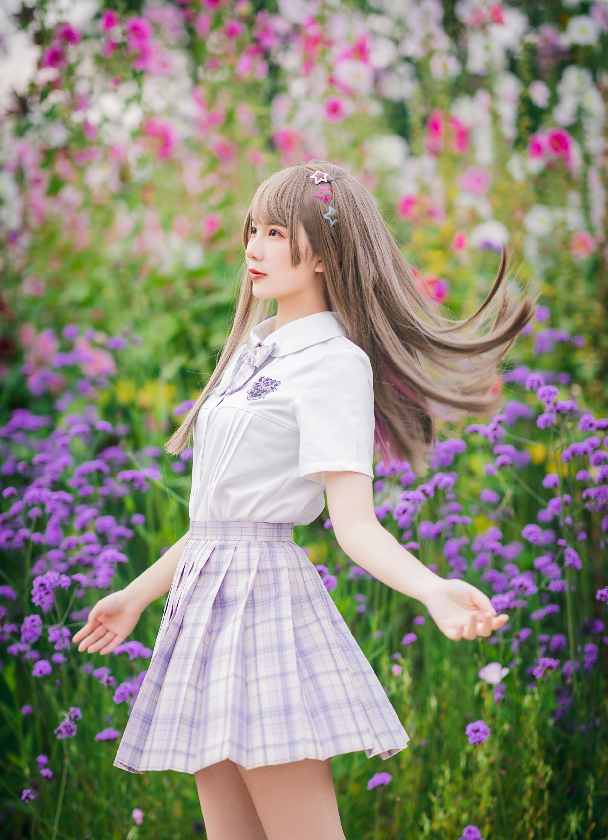 有着一头亚麻色长发的jk美少女,去掉头以后也还是很美丽哦