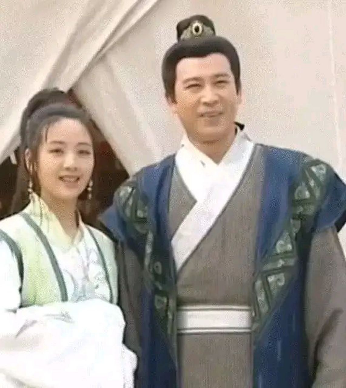 之前觉得袁不屈配不上杜冰雁,毕竟杜冰雁冰雪聪明又美丽动人,袁不屈却