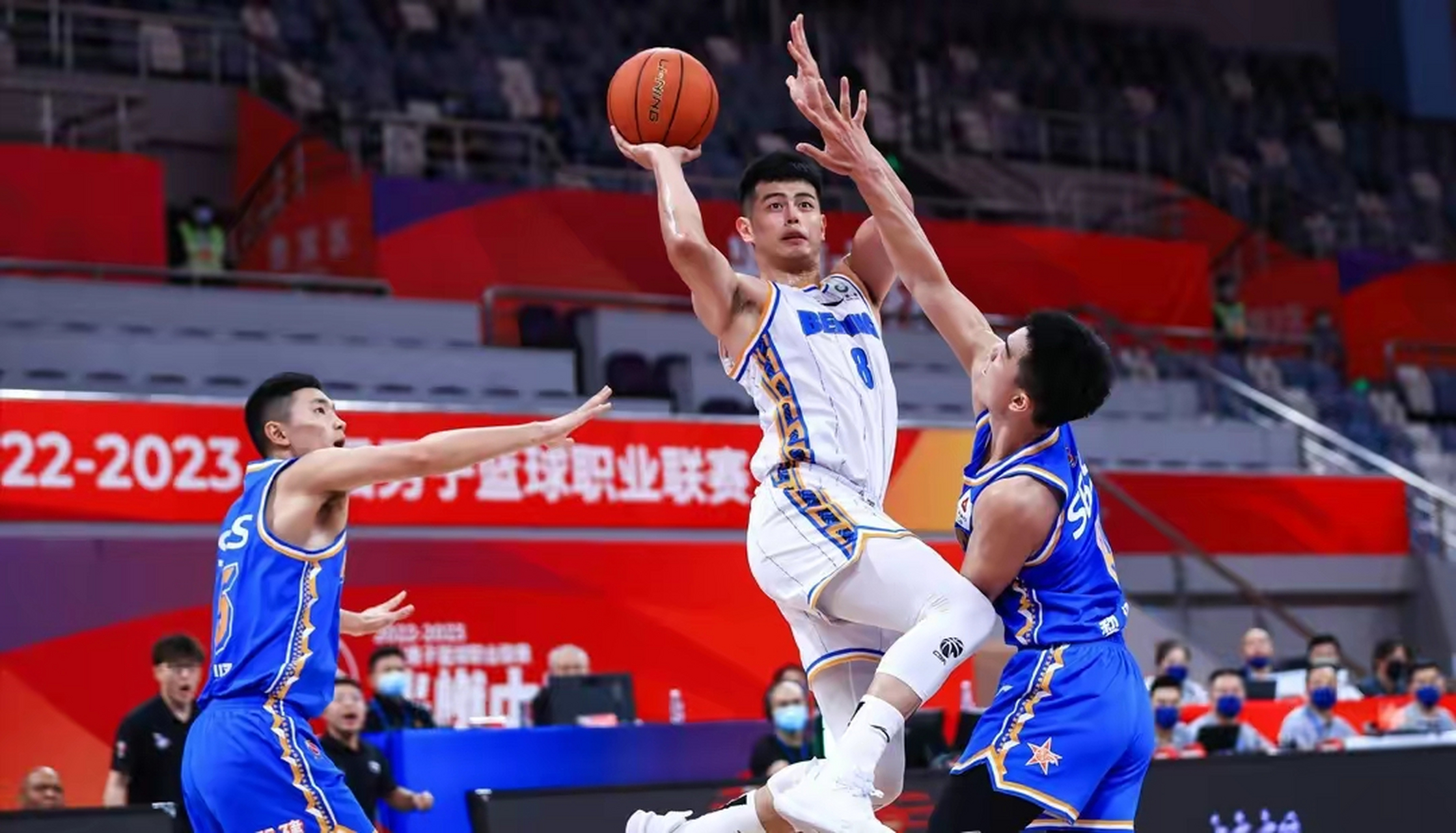 时事动态抢鲜说# 在休赛期传得风风火火的郭艾伦事件落下帷幕,传闻