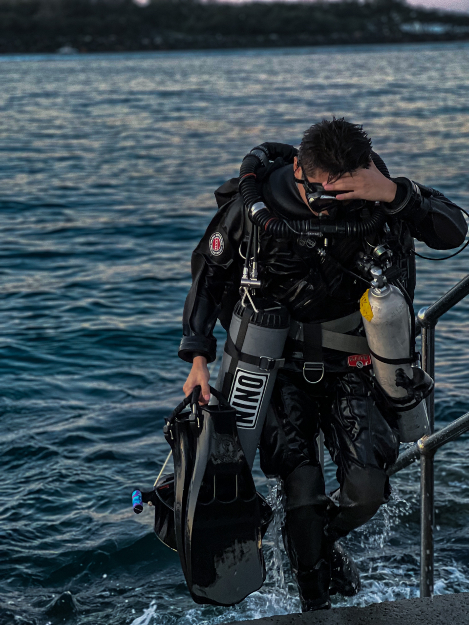 水肺潜水员超帅的!