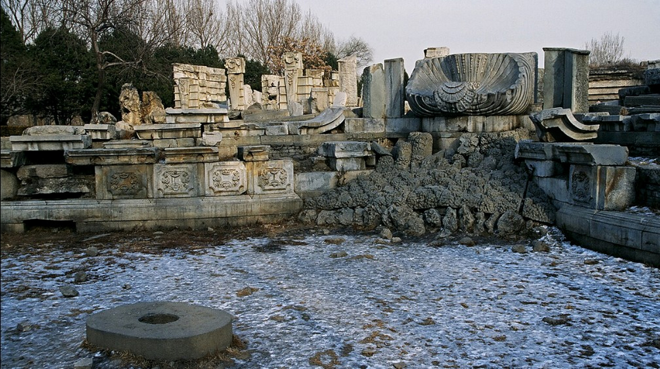 西头遗址  西头遗址位于陕西省咸阳市旬邑县张洪镇原底社区西侧约1干