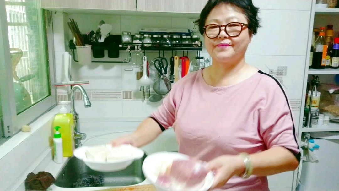 家常菜今天做豆腐渣渣肉,做法非常简单还好味道,荤素有佳