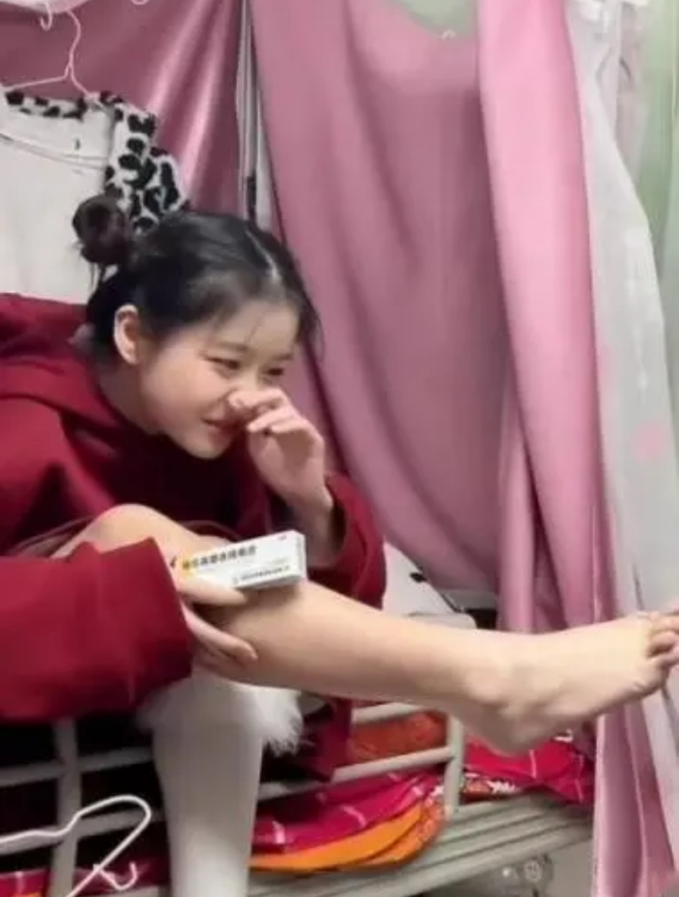 美女的脚不应该都是香的吗?