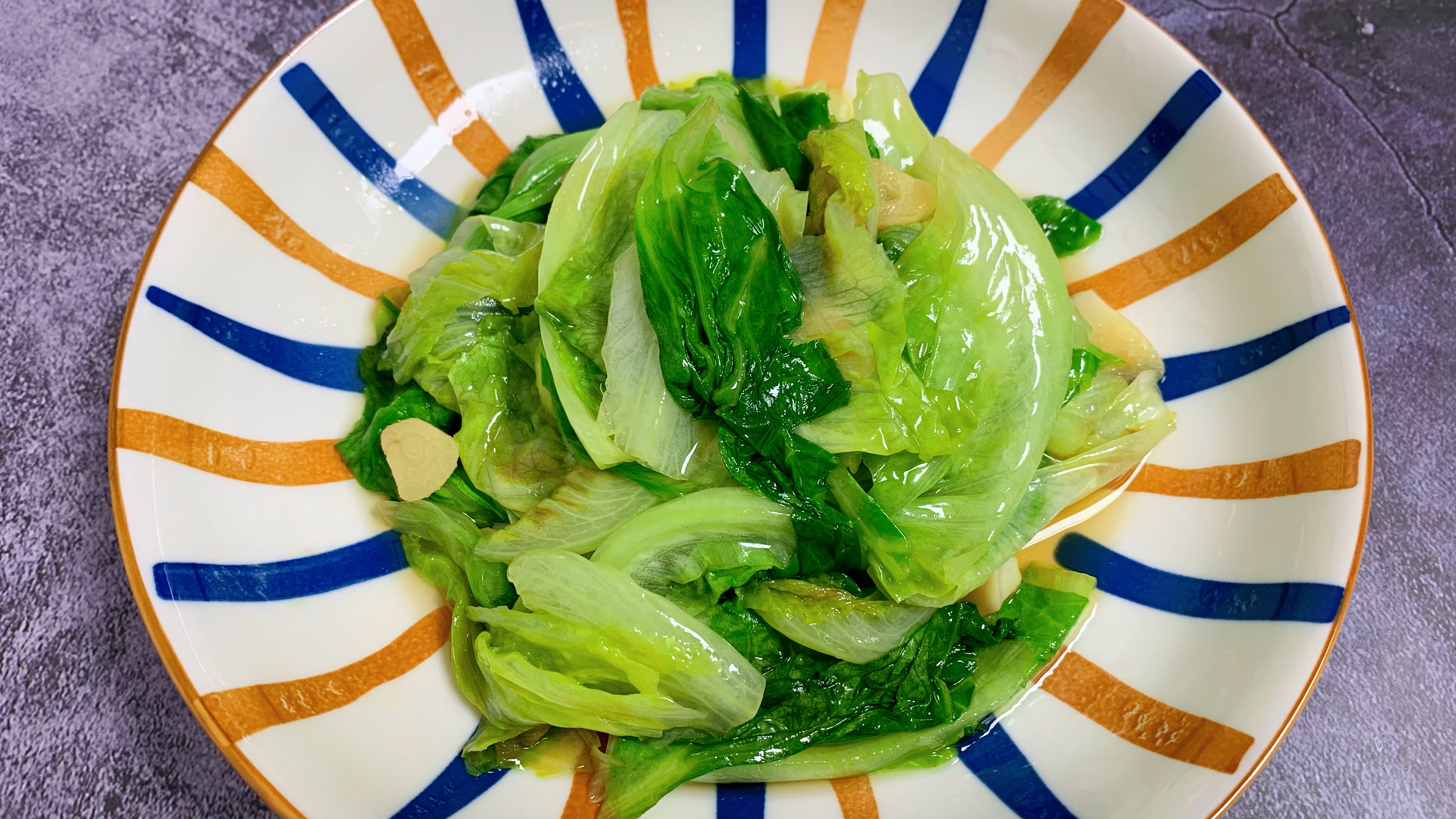 我家孩子最爱的蚝油生菜这样做,清脆爽口又开胃,颜色翠绿不变色