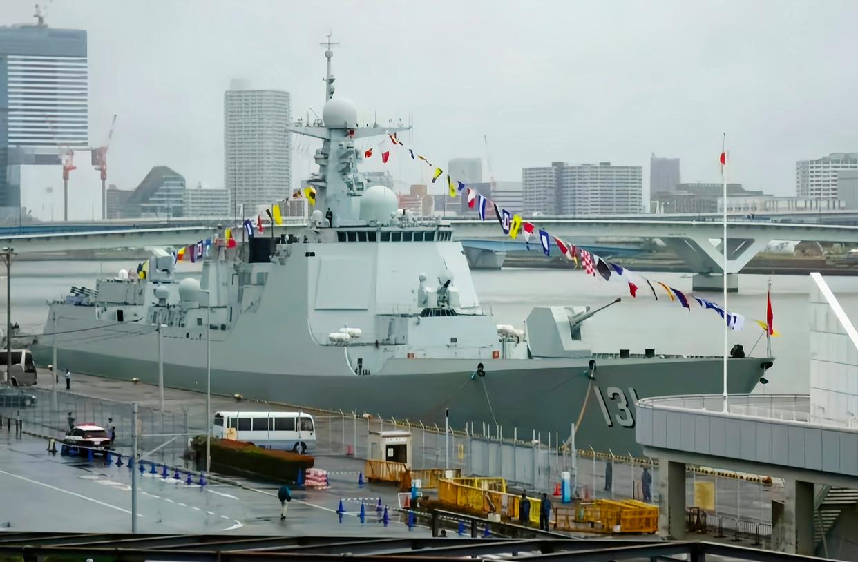 前段时间,有一位海军战士的照片火了,被岛国媒体称之为是"帝国的蔑视"