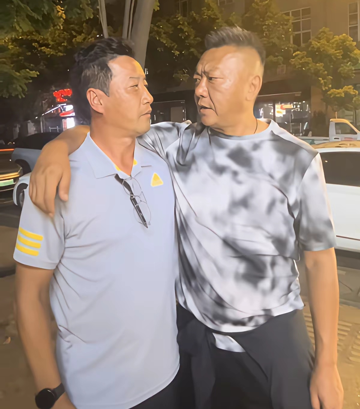 的老哥们自然是免不了聚会一场 泸州队主教练魏群还是当年的大哥范儿