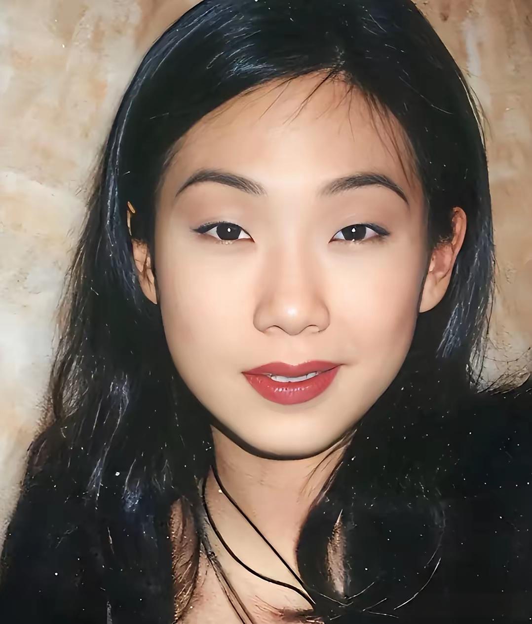 2003年林忆莲跟李宗盛提离婚,李宗盛哭得不行自己快50了,竟落得妻离子