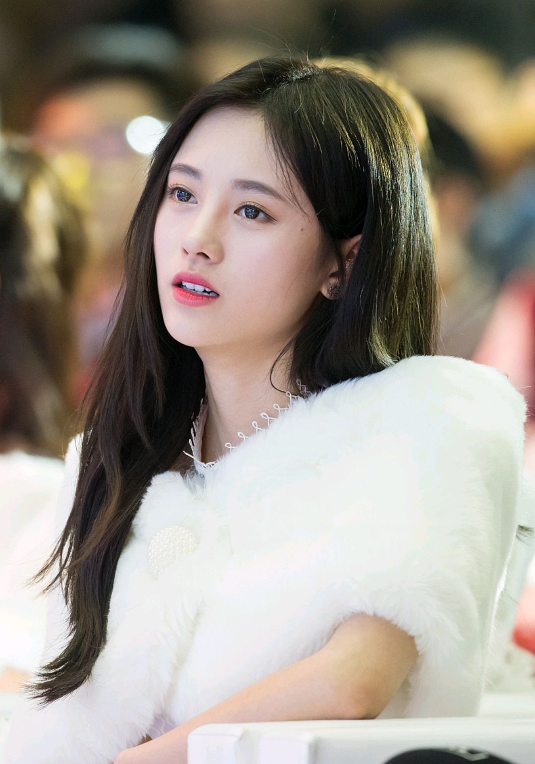 鞠婧祎近期舞台风采:闪耀光芒,魅力无限