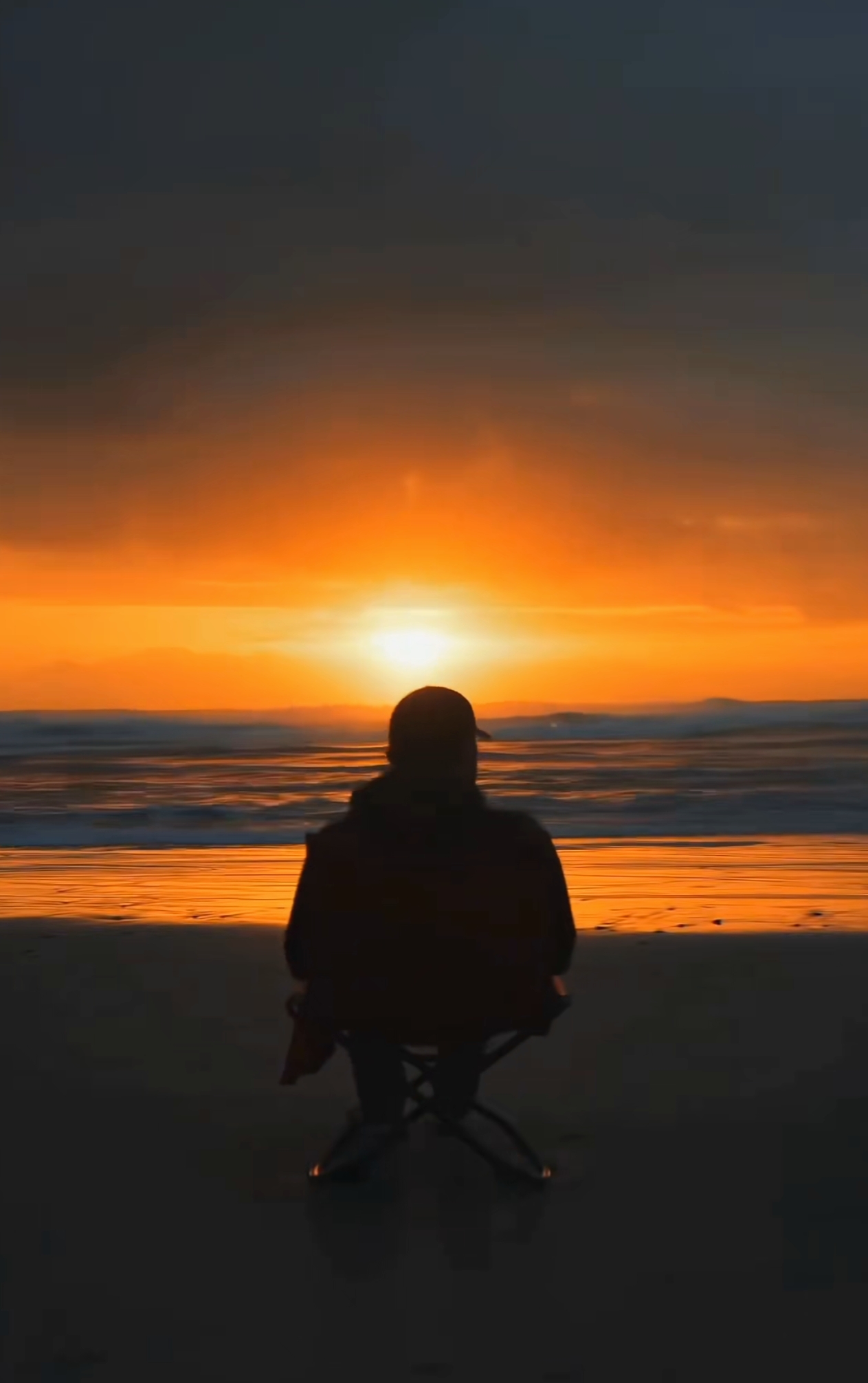 孤独的男生一个人孤独的图片男人男人孤独落寞的图片孤独的男人孤单