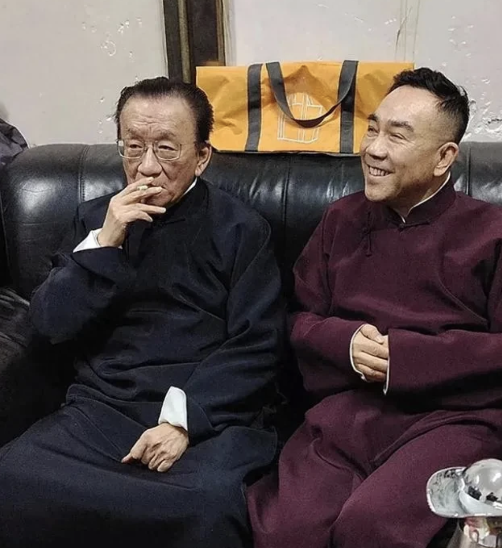 侯耀华从一开始他就不希望杨议拜师拜师成功!