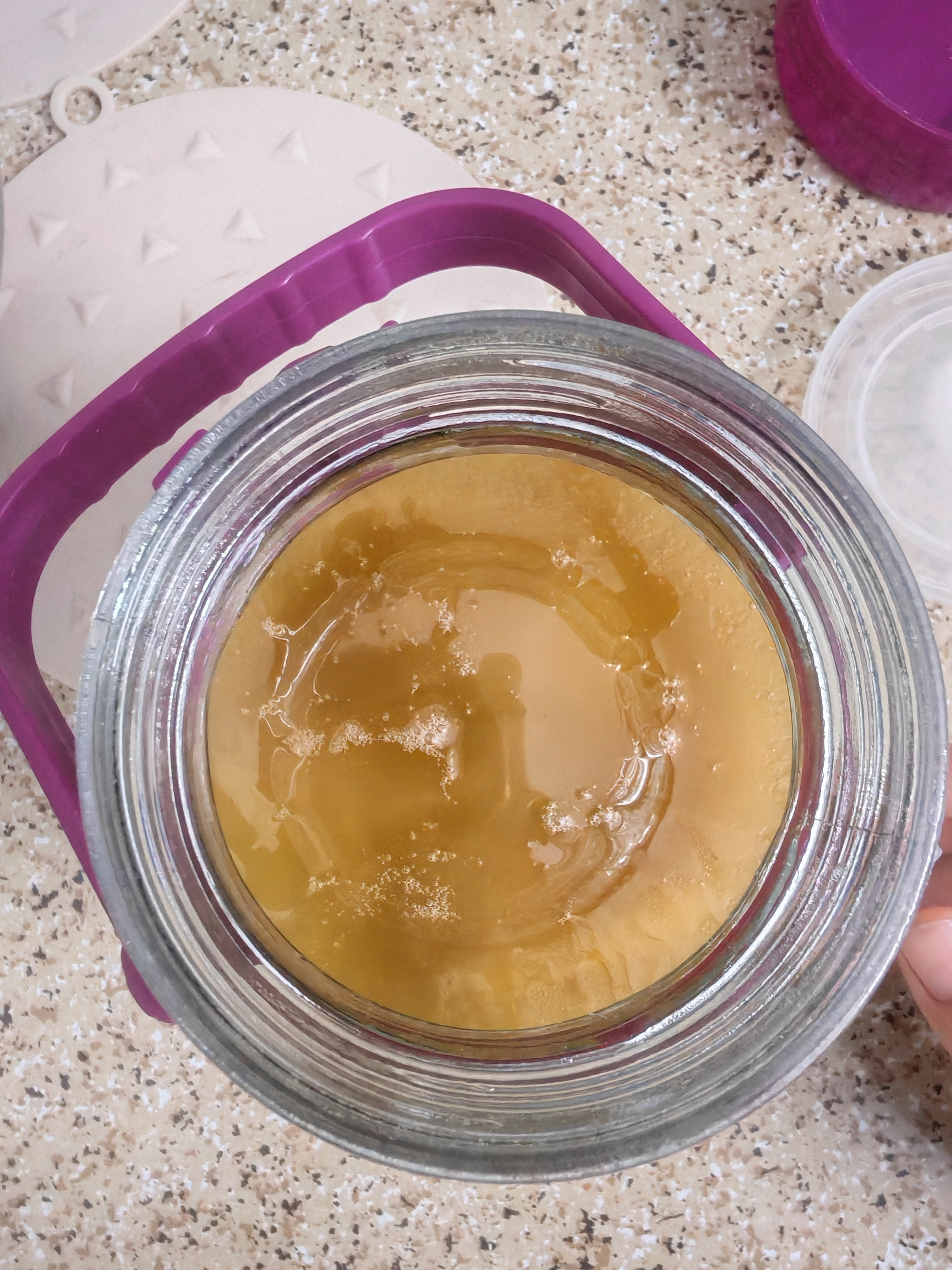 蜂蜜放冰箱储存吗会坏吗(蜂蜜放冰箱储存吗会坏吗为什么)