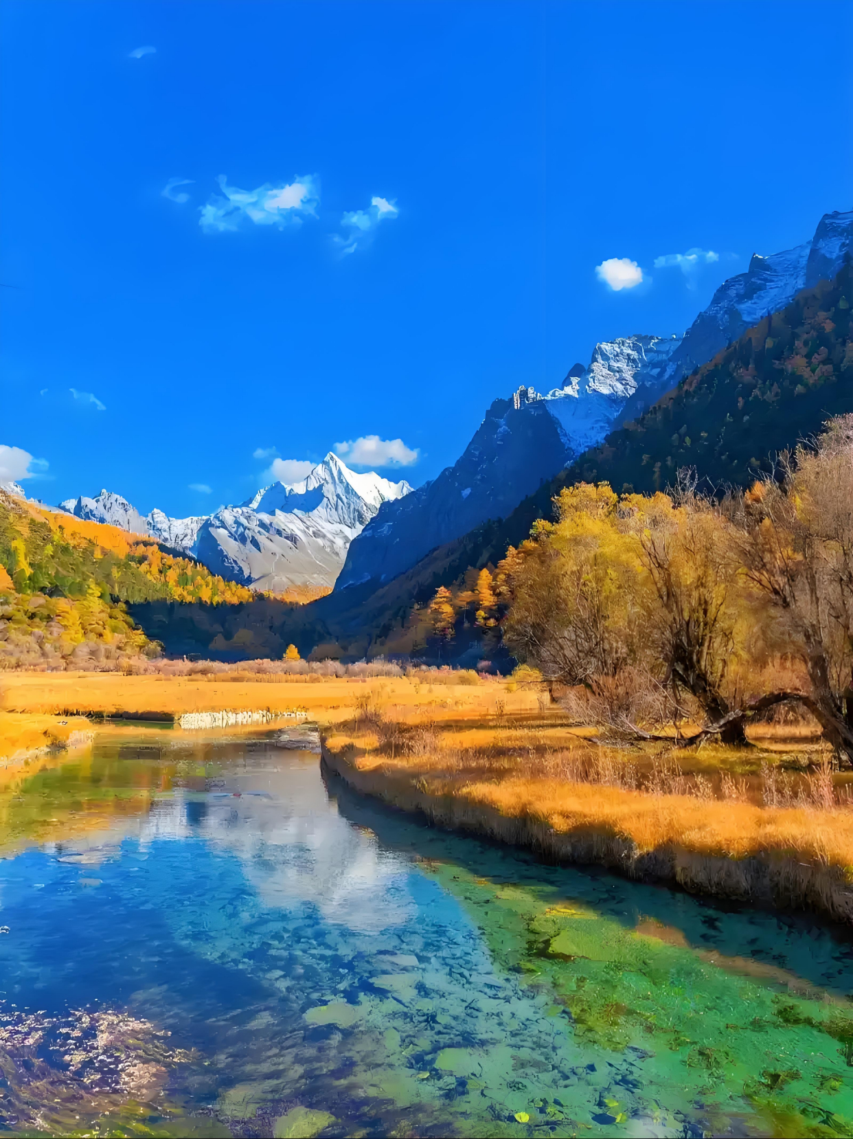 318川藏线是风景绝美的自驾路线,美景众多,快来游玩吧