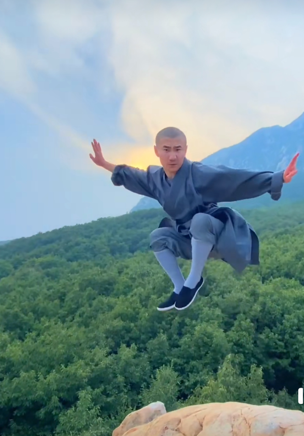 一,心态平和,不再多愁善感,喜怒无常 情绪稳定,外界的是非和纷争难