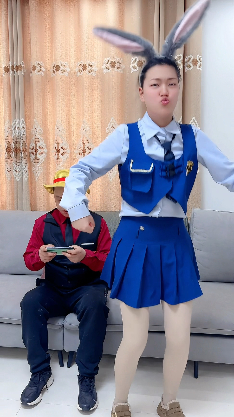 警察跳舞抖音=警察跳舞抖音背景音乐