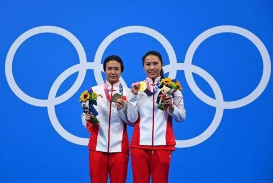 这是2020东京奥运会女子双人3米跳板的比赛,中国跳水梦之队的首秀
