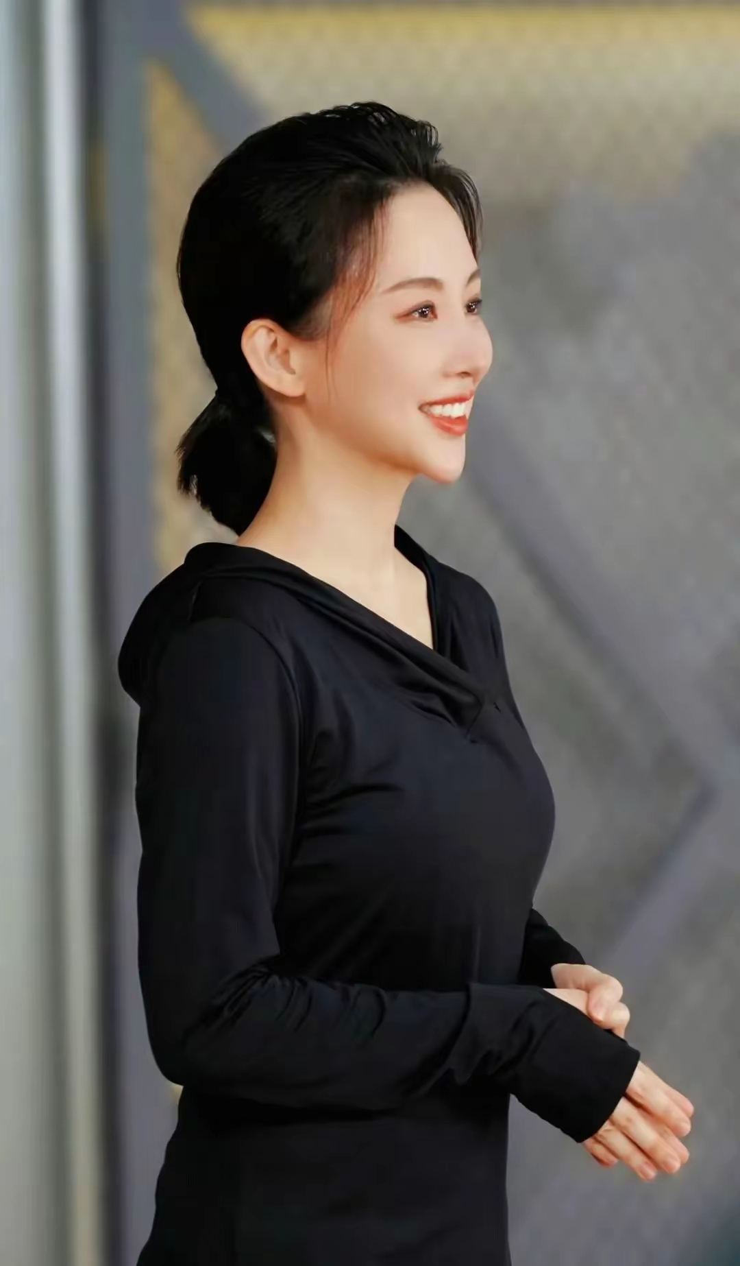潘晓婷球杆握得住荣耀高跟鞋踩得出态度