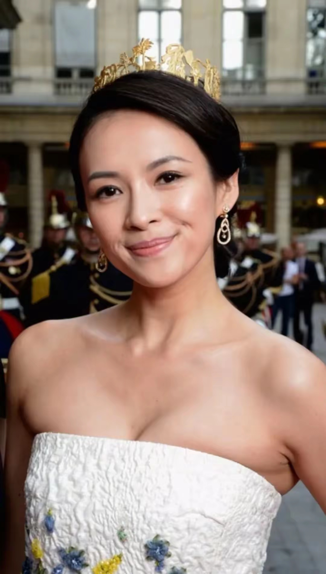 提起章子怡,除了"国际章"的硬核演技,她的穿搭品味也总