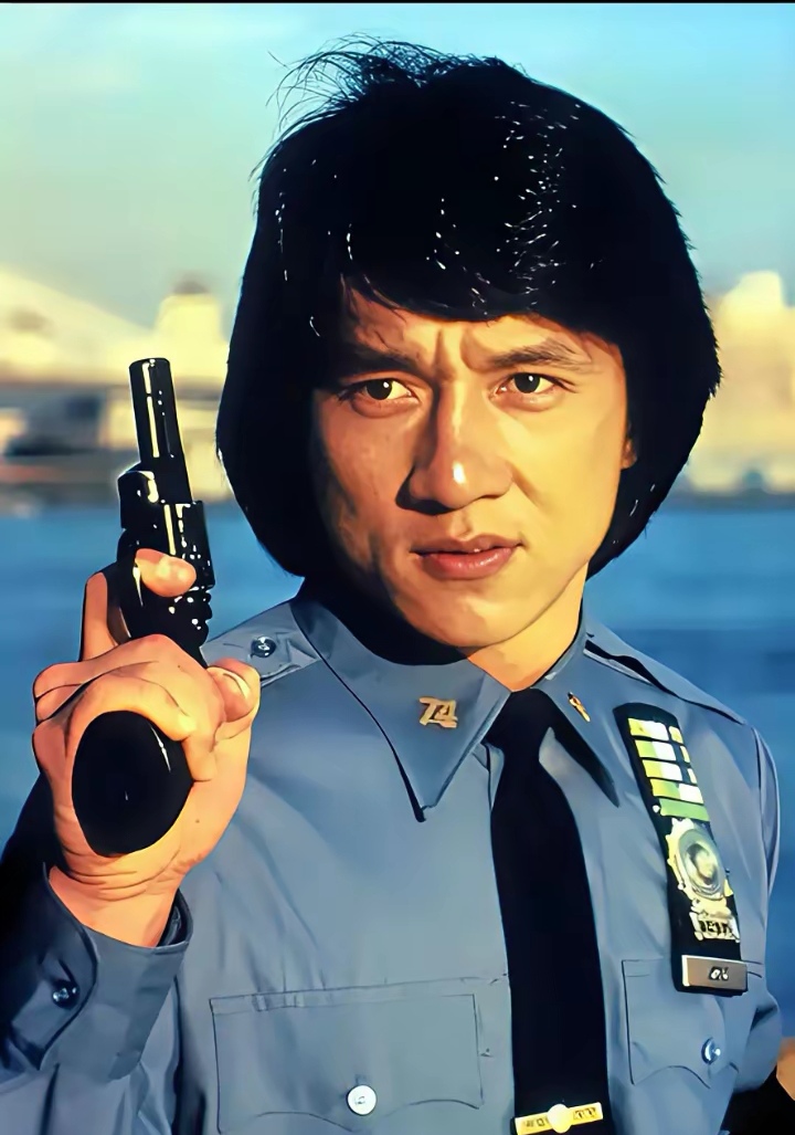 成龙拍了40年,把骨头摔成骨片,票房堆到250亿,片酬最高拿2000万美金