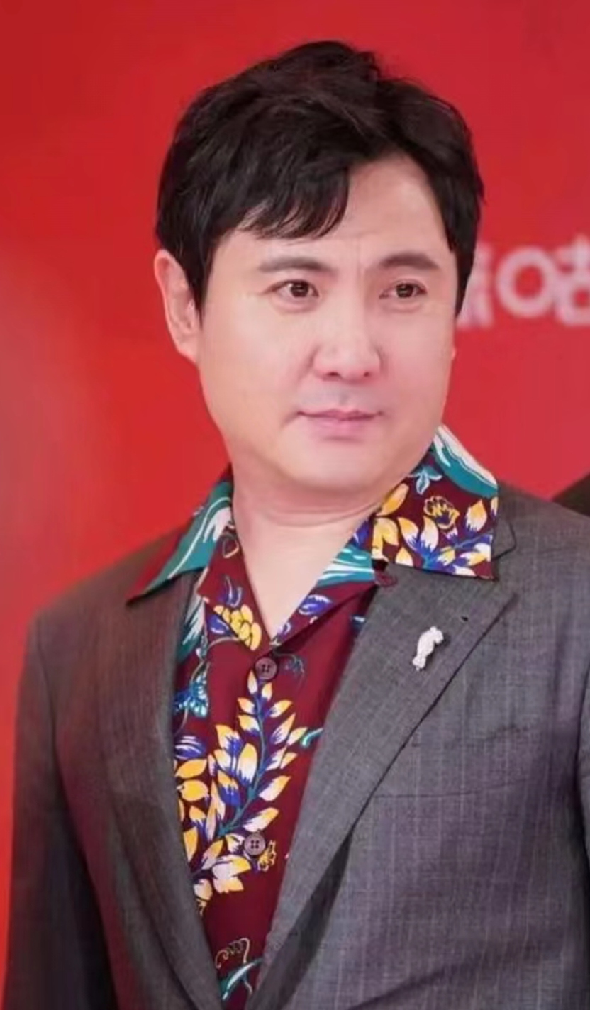 "沈腾纠正道:"是雪儿."这有趣的称呼让现场气氛瞬间活跃起来