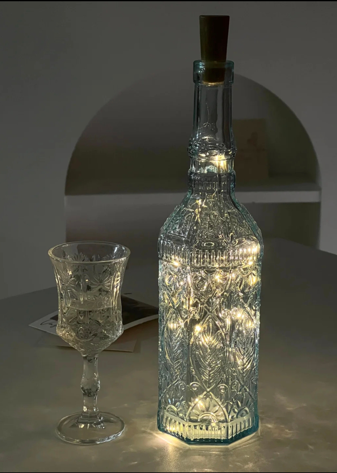 酒瓶非常的精致 ins风莫奈花园浮雕玻璃瓶设计