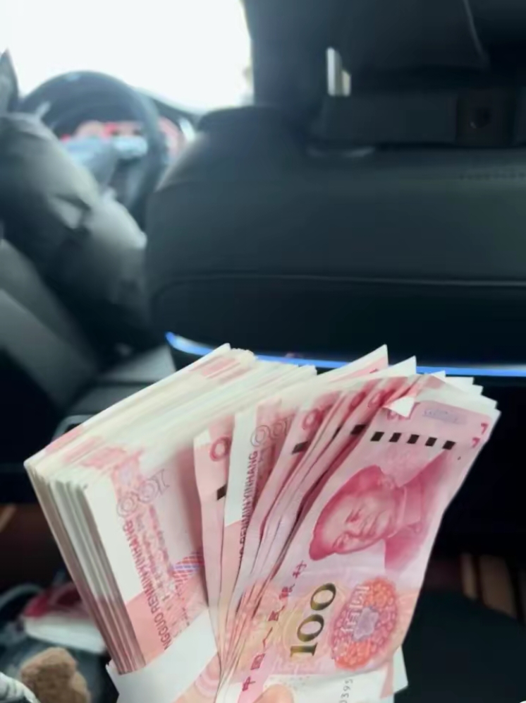 十年前儿子结婚,大姑子随了一万块