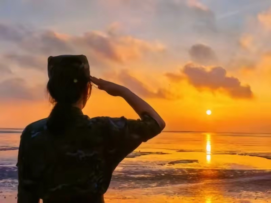 图片女兵背影照女兵背影照片中国女兵背影女军装背影女兵敬礼背影图片