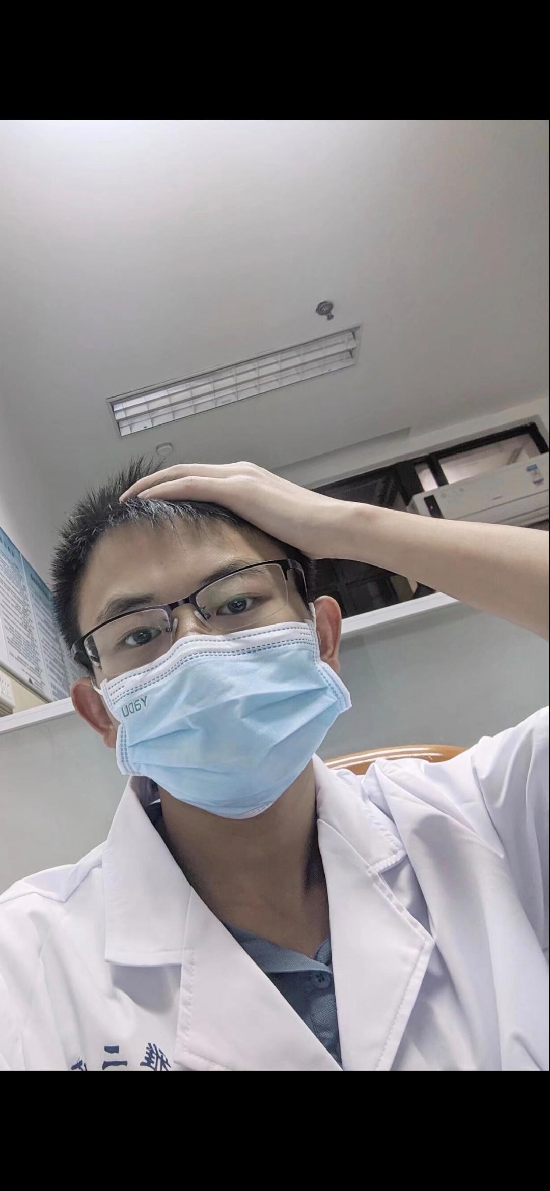 刘翔峰系中南大学湘雅二医院原副主任医师,因对患者过