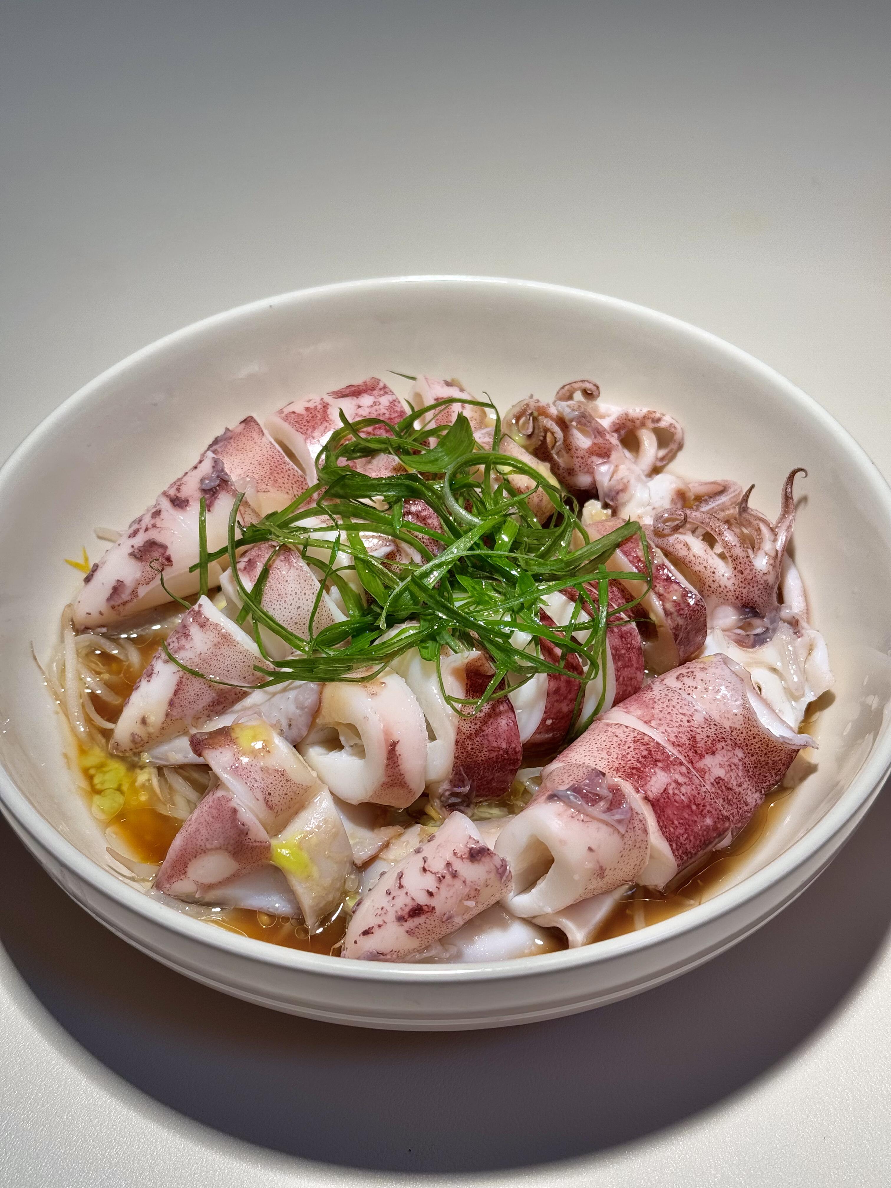 今天吃: 白灼鱿鱼 黄瓜虾仁炒蛋 肉沫溏心蛋