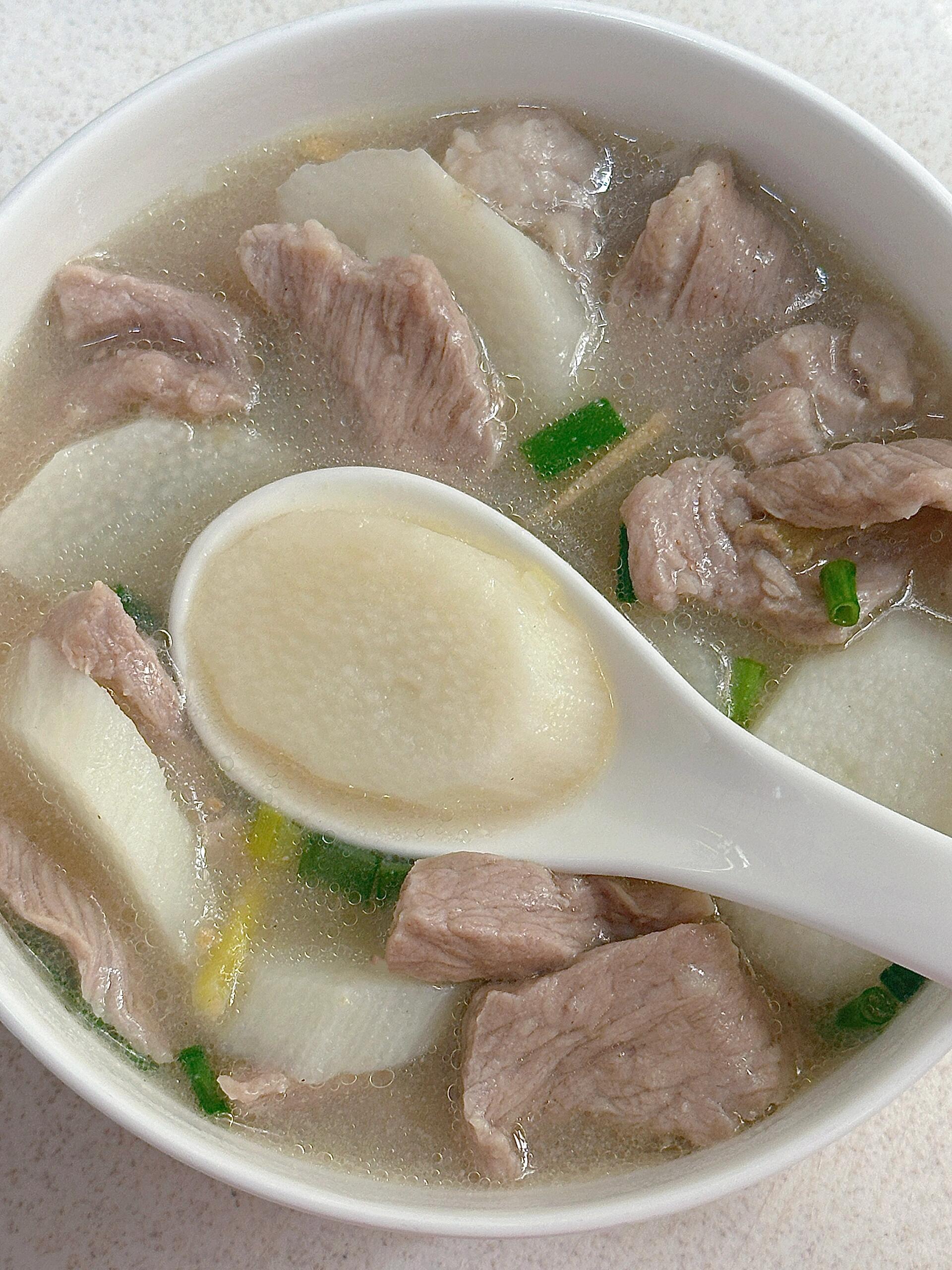 过年大鱼大肉吃多了,今天继续做个清甜又简单的山药汤,粉糯山药翠配