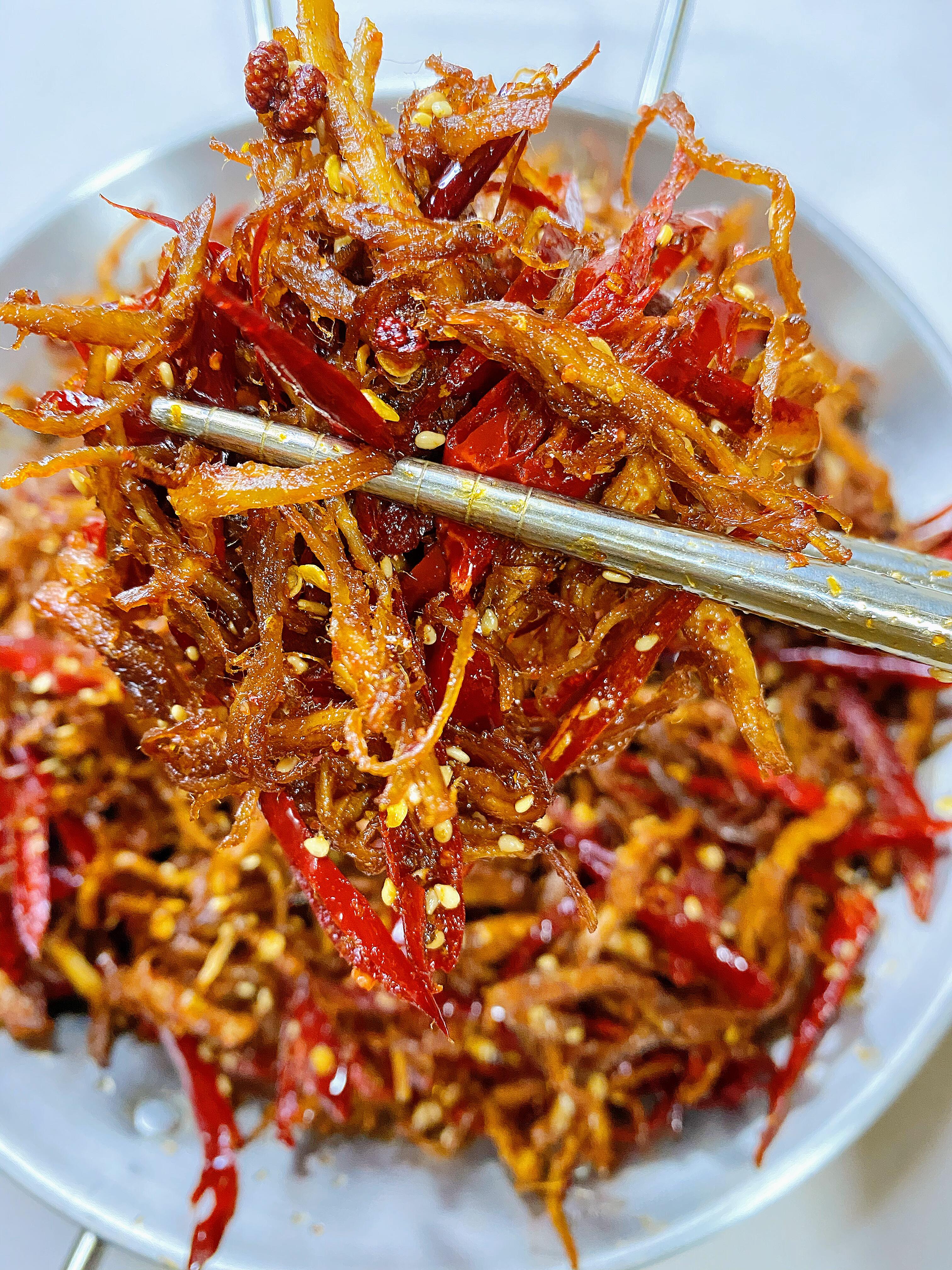 麻辣鸡丝 巨好吃 做法超级简单 越嚼越香