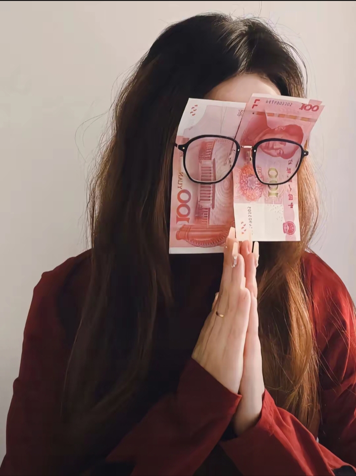 在突然被裁员时,不用那么慌张,空媲计 满眼都是钱的女生图片手