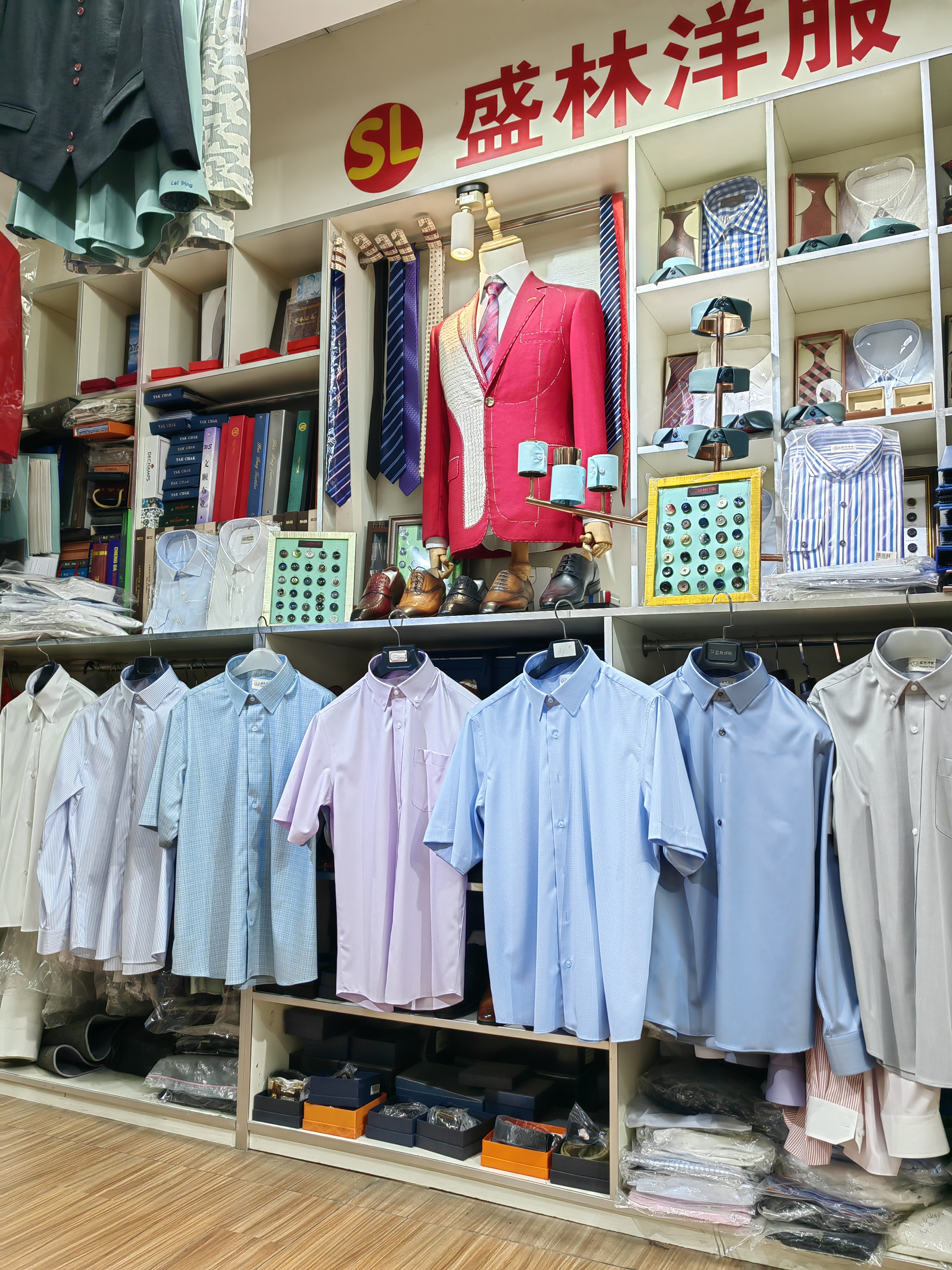 所有弯腰的姿态,都是挺直时代的脊梁