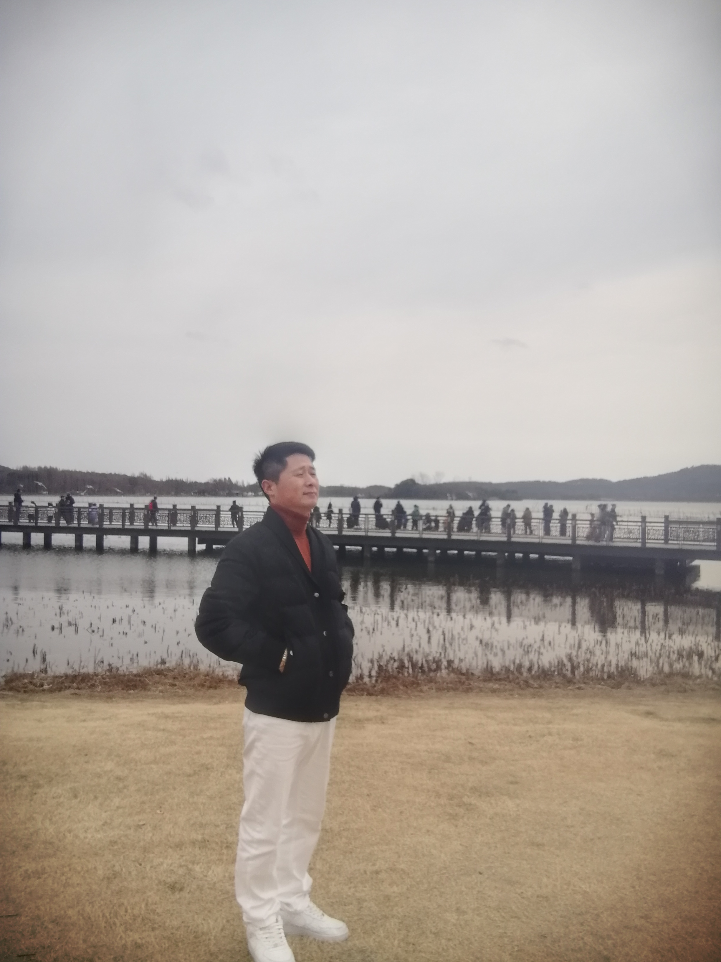 我是非常有情怀的,就像我不太喜欢外国人一样,但我们也要学习别人的