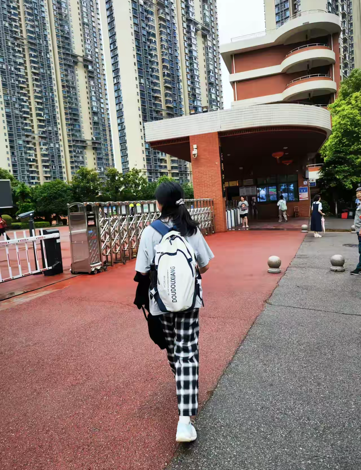 给你们讲讲我的情况,说不定你们就不那么焦虑了