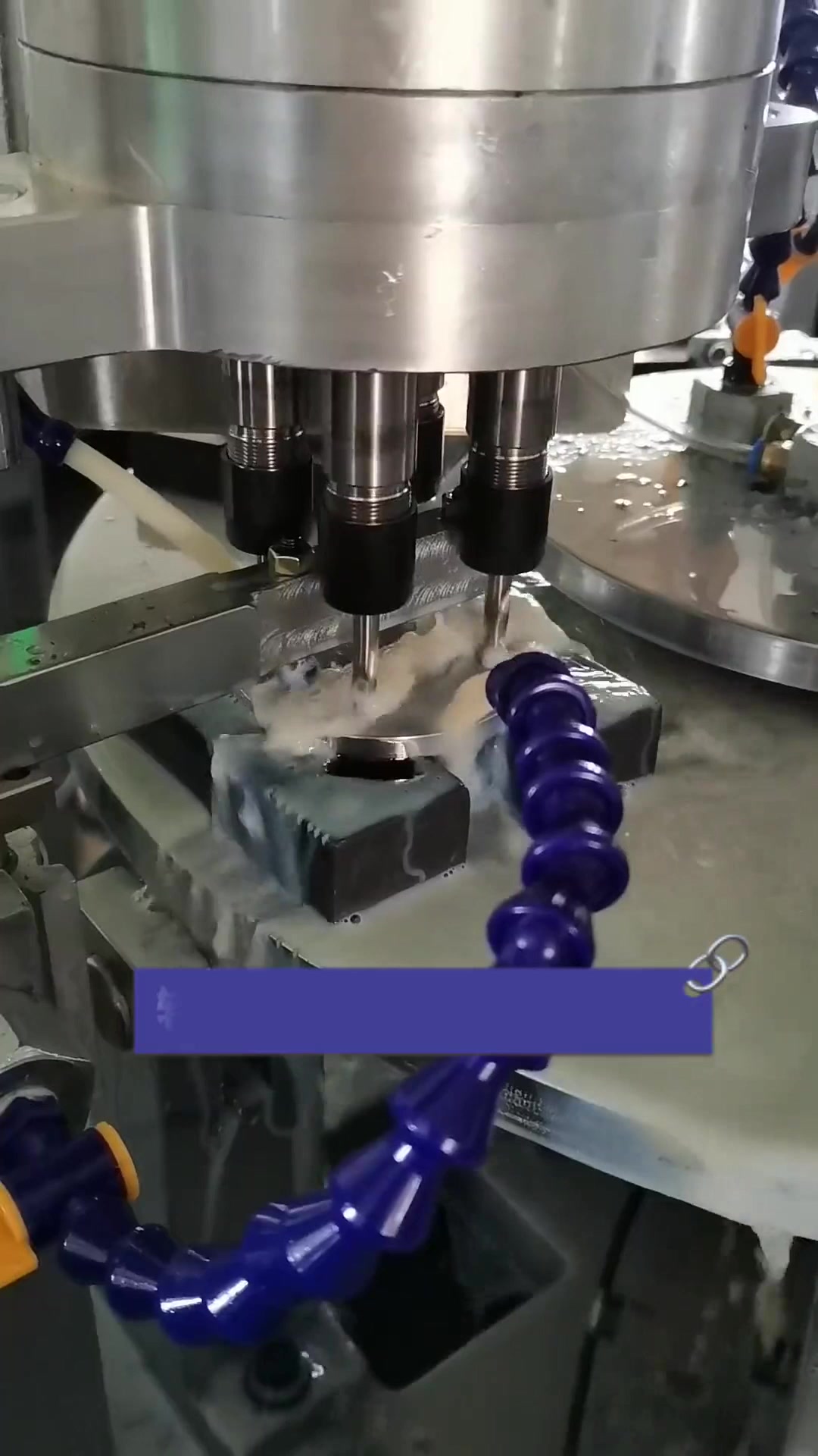 法兰#多工位钻孔双面倒角攻丝机#自动化设备 #自动攻牙机