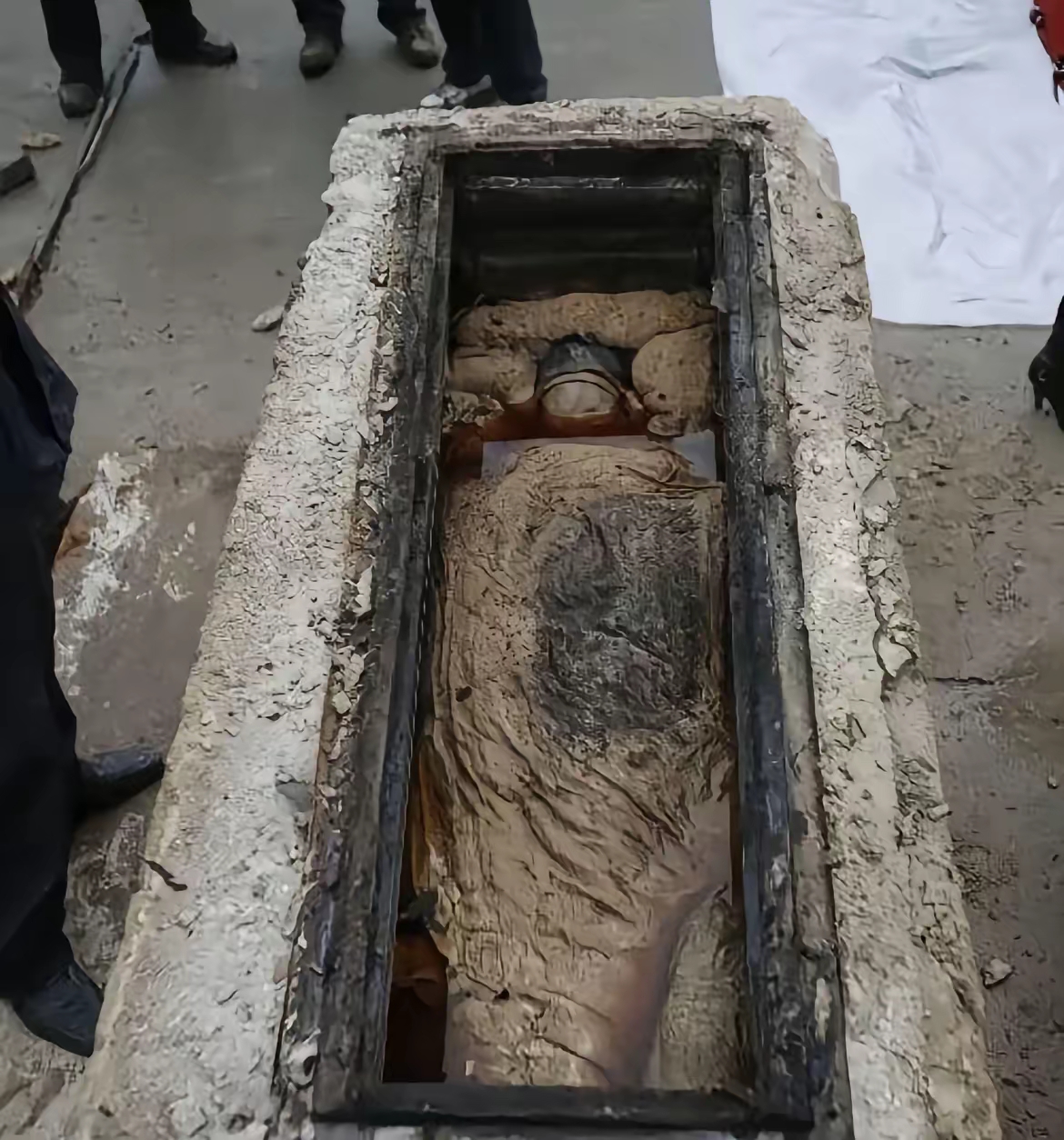 出土荣宪公主墓出土肉身1966年岳飞尸骨被毁孝仪纯皇后尸身妲己的尸骨