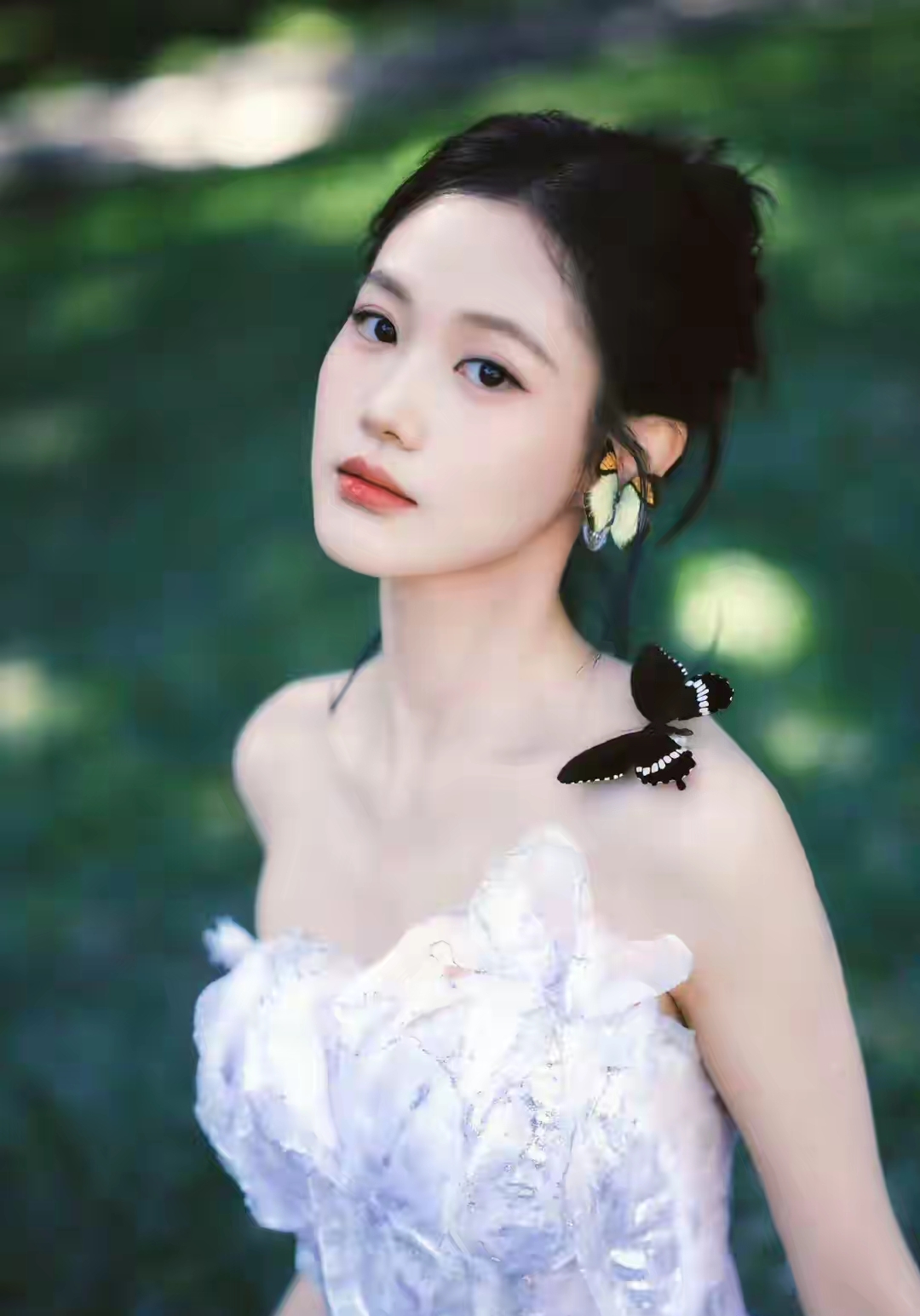 成都理工大学校花 张昕懿野生眉+标志性梨涡精致小脸纯美