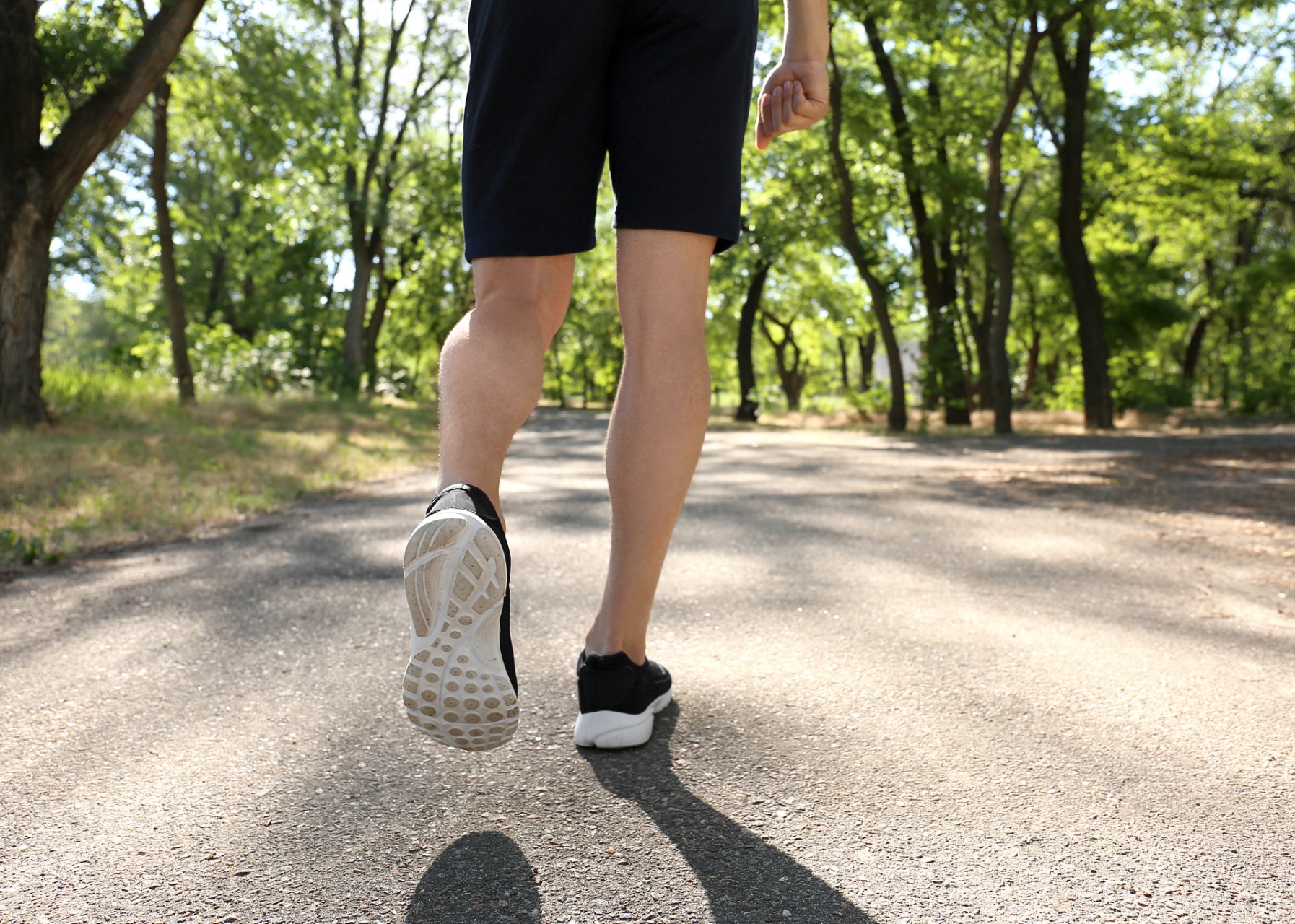 10000步能促进新陈代谢,改善血液循环,增强心肺功能,还