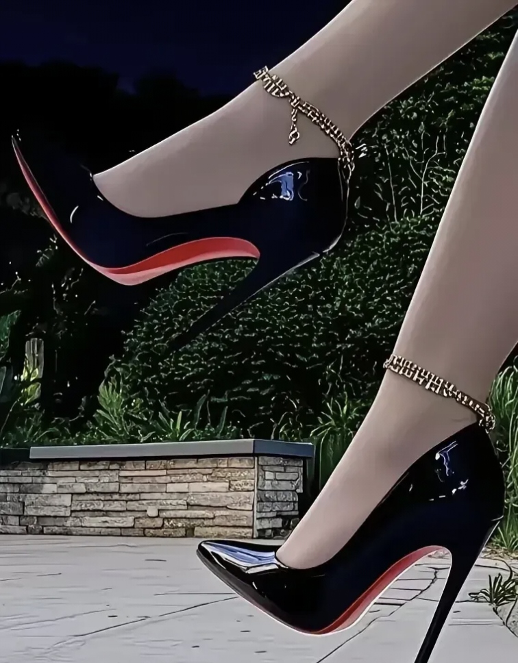 也许我是一个阿朱的超高跟美足高跟鞋脚背反弓恋岳母的高跟鞋高跟鞋