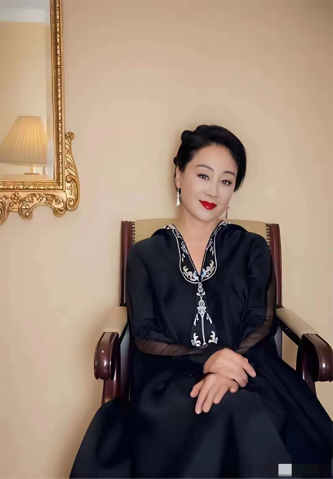 王姬老师这浓眉大眼+高鼻梁绝了