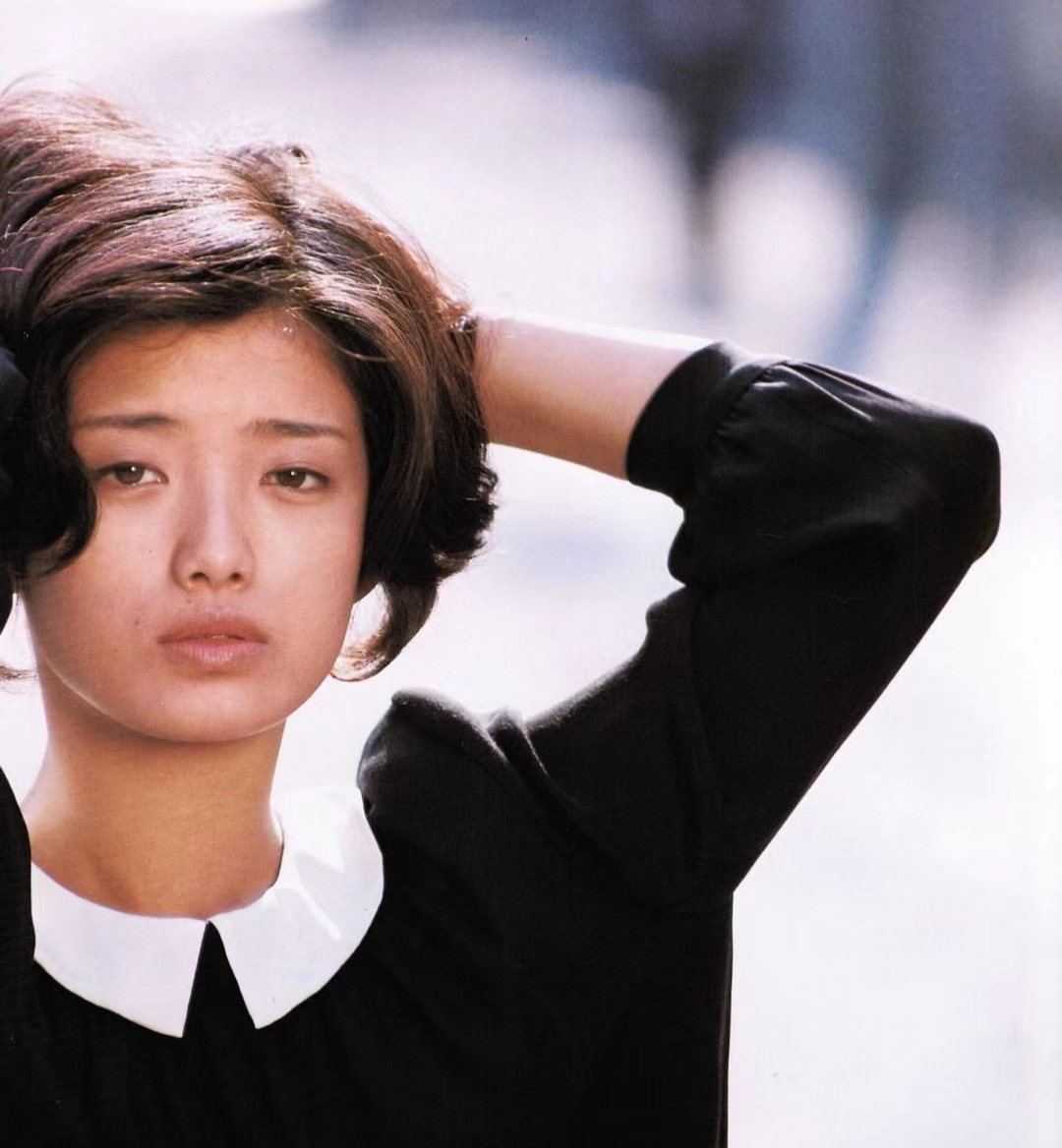 山口百惠的身上有着一股子特别的吸引力,因为我十八岁的时候,看过她的