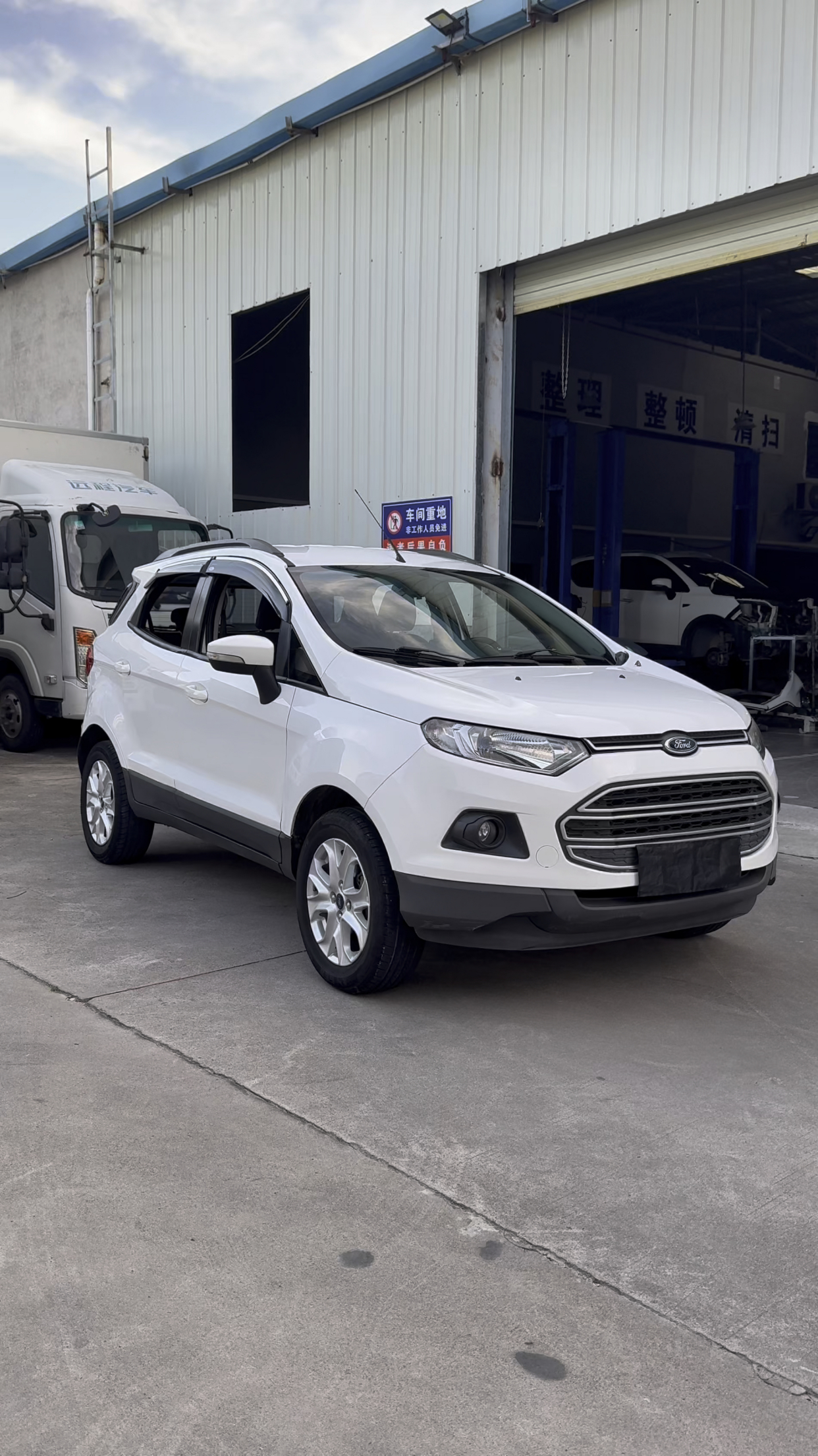 家用代步小型suv,福特翼搏带书包的小越野款,好开也好看