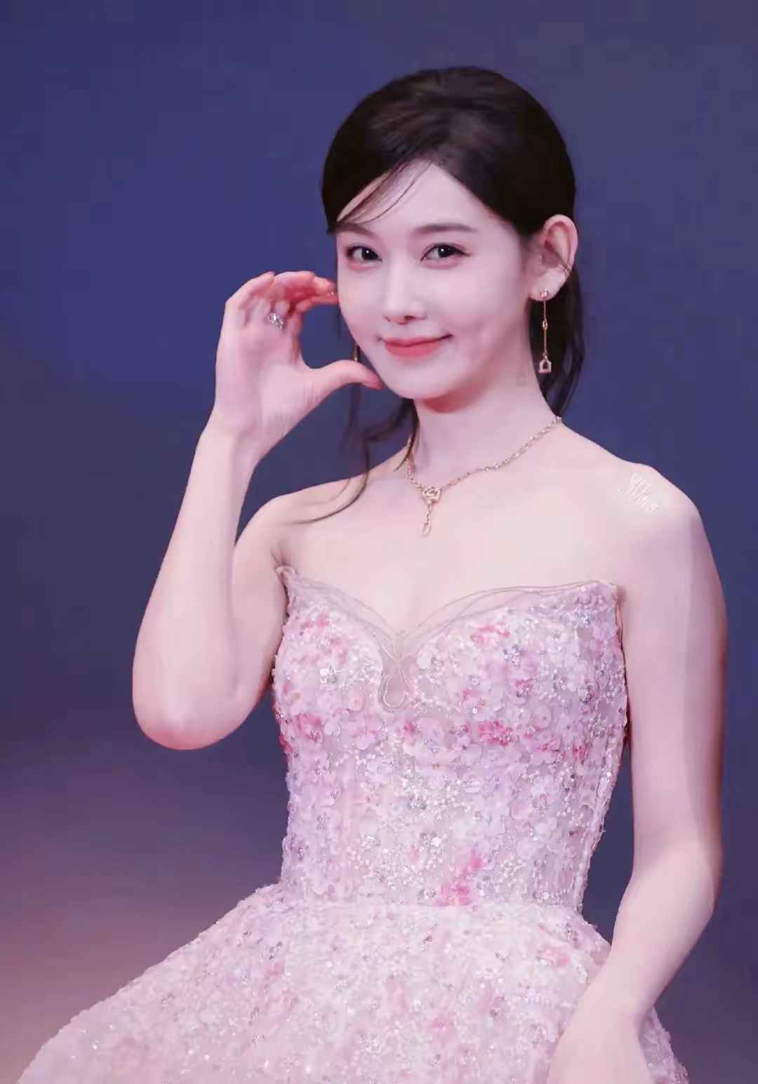 李沐宸抹胸裙写真