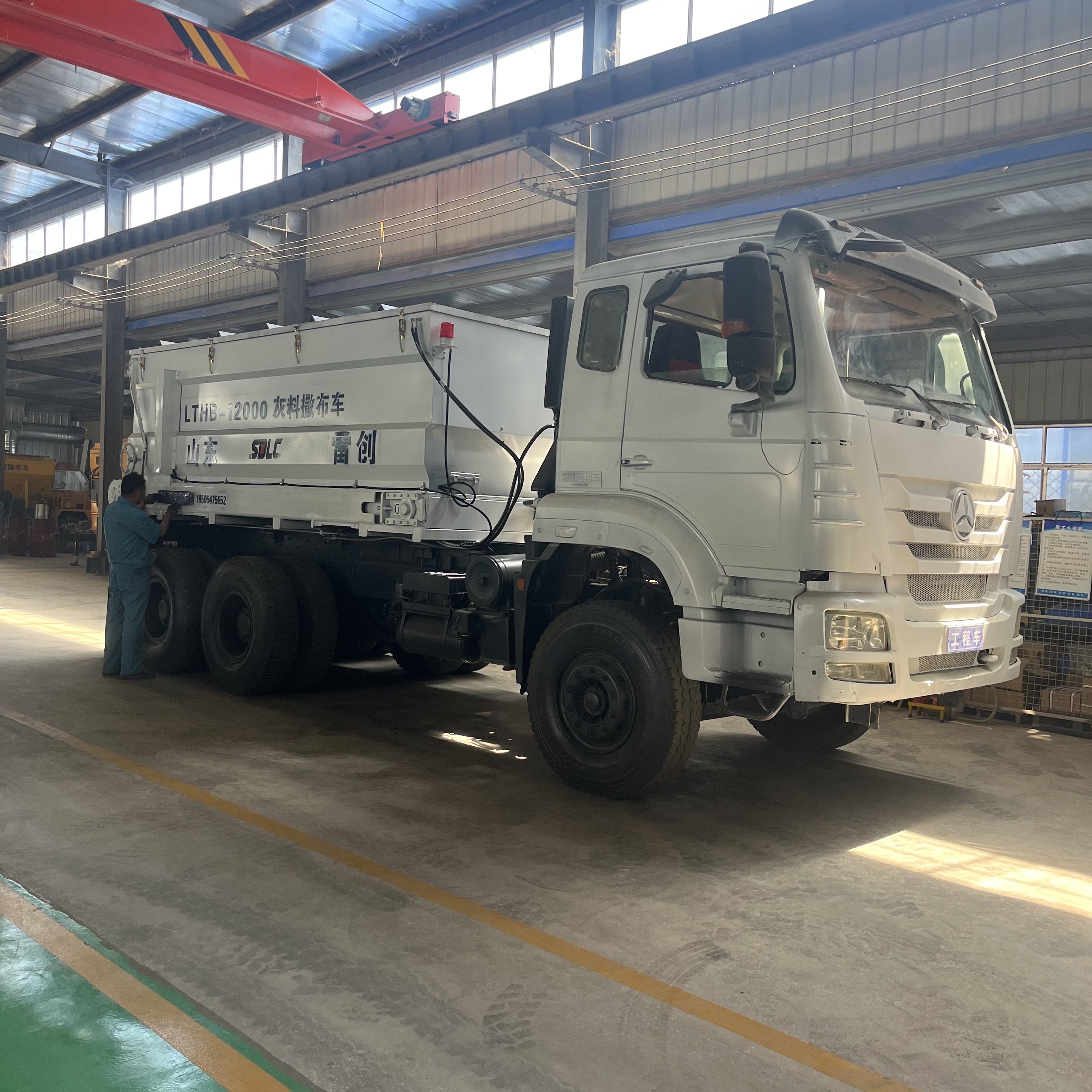 汽车一体式灰料撒布车