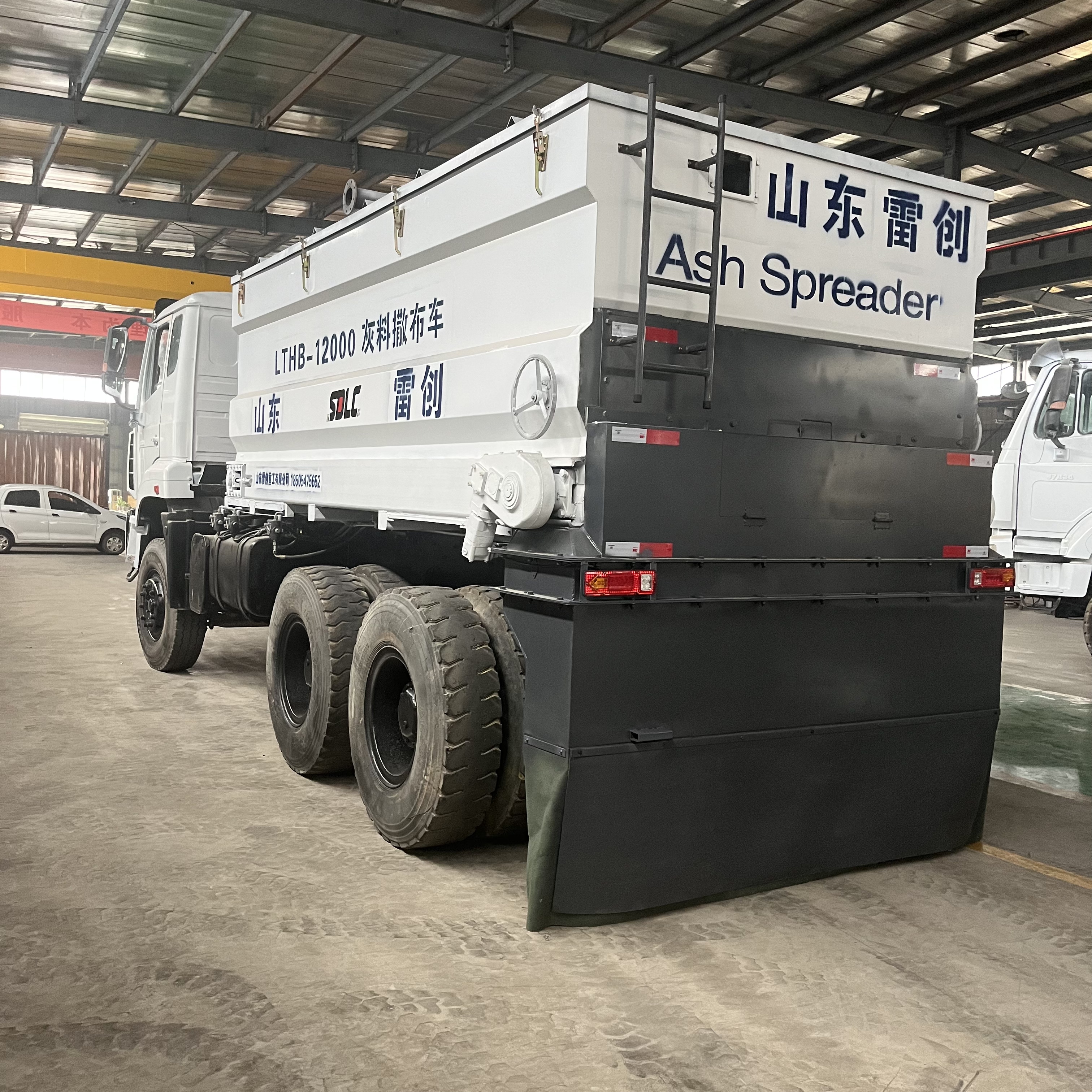 汽车一体式灰料撒布车