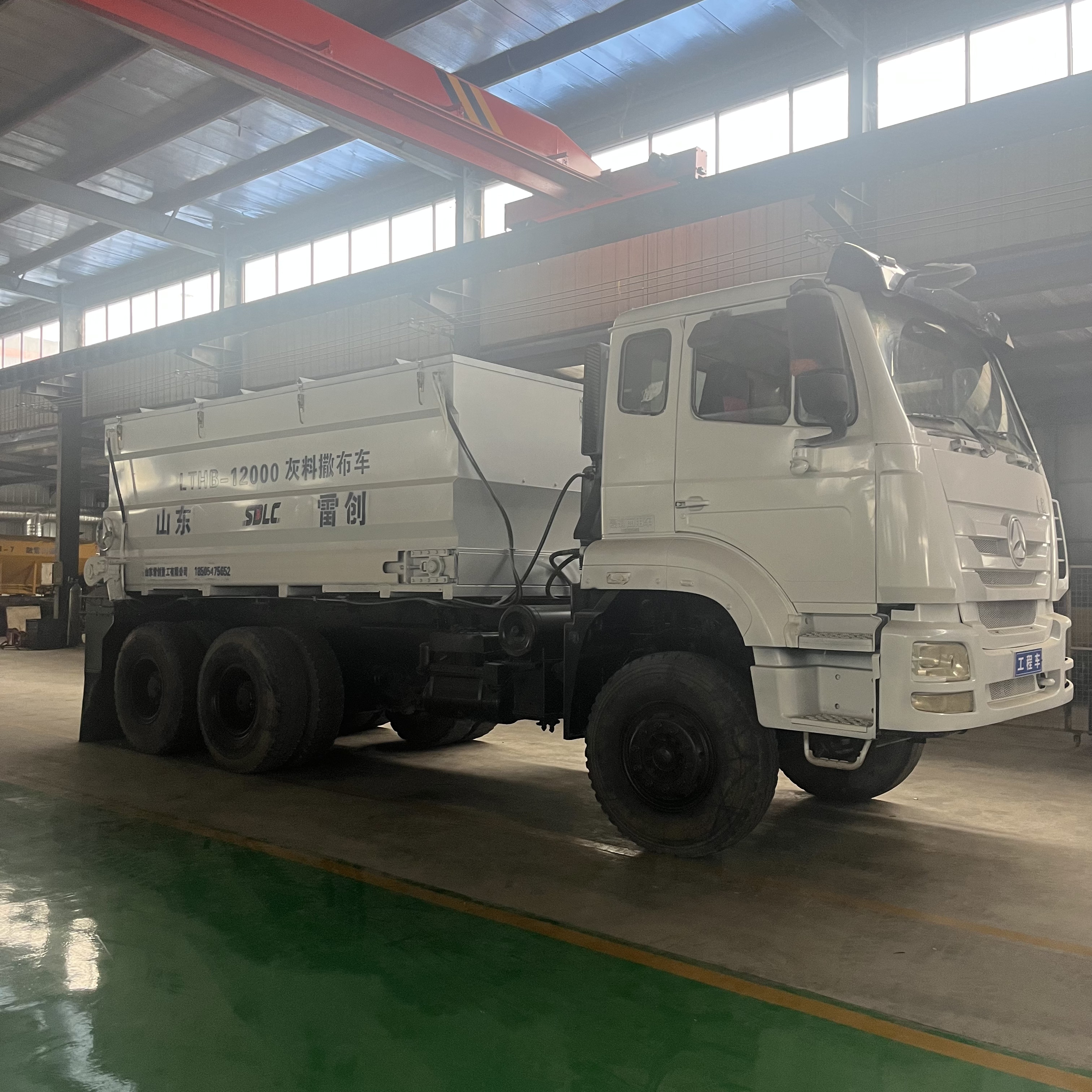 汽车一体式灰料撒布车