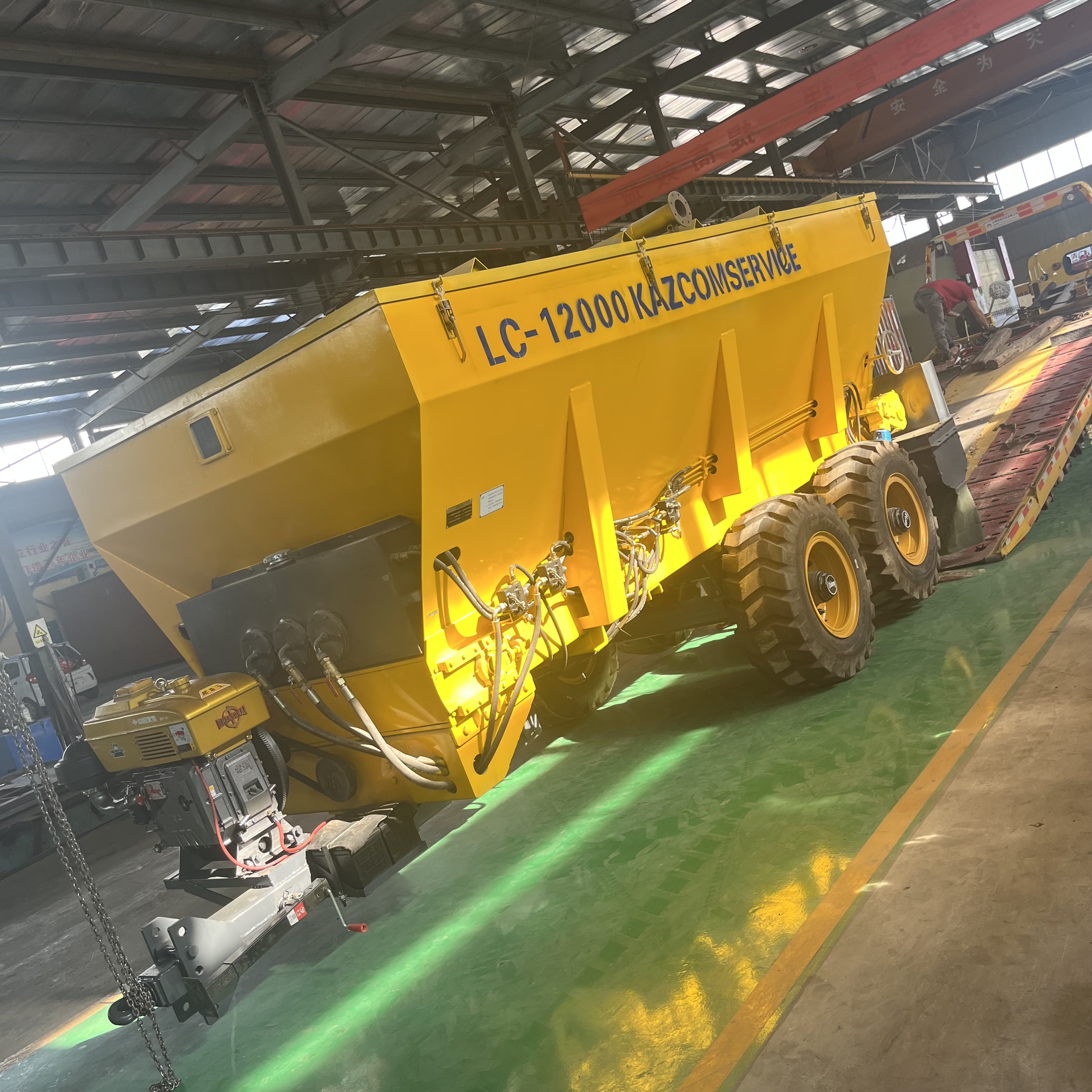 自带动力灰料撒布车