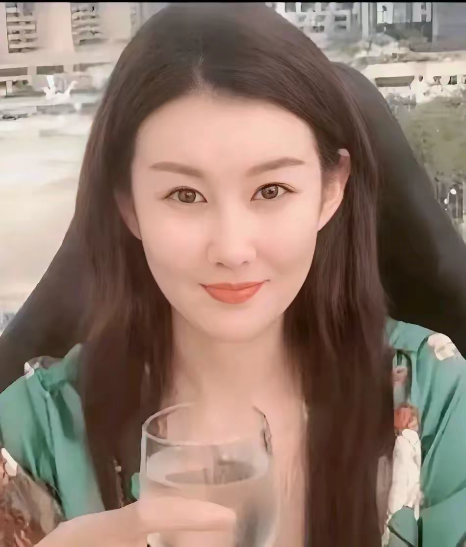 王宝强带女友与朋友聚餐,女友当司机,在一起5年宝强为何还不娶