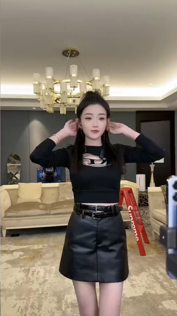 小伊伊性感小舞蹈
