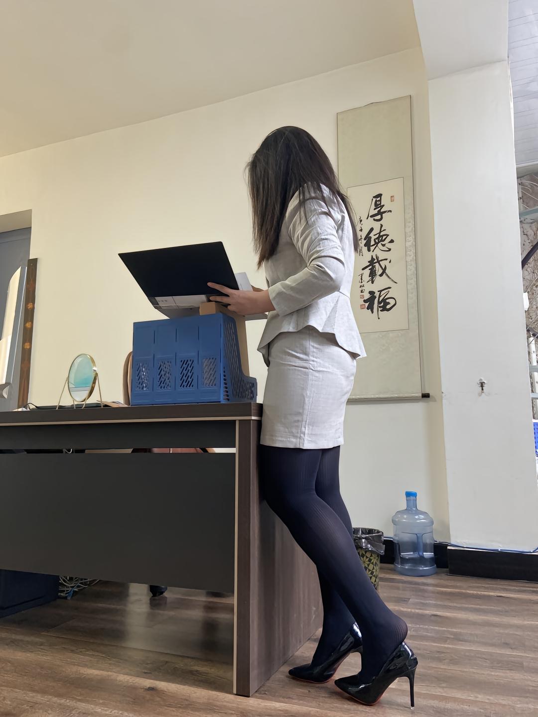 书名:《绝妙秘书》 少女让你觉得累,阿姨才是大宝贝!